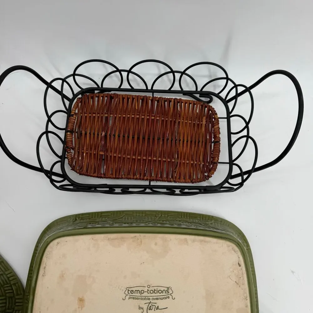 Temp-tations Orchard Vine Green 4Qt Covered Baker Dish with Lid & Wire Rack